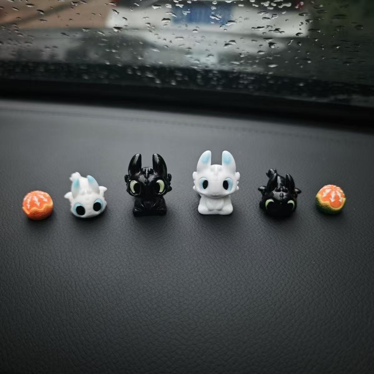 Urocza figurka bezzębnej lalki – Car Accessories Toy recenzja i cena